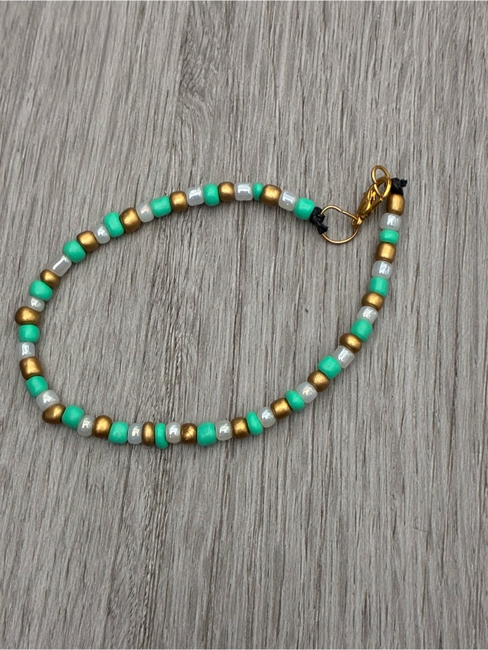 Handmade Turquoise, Gold & White Beaded bracelet